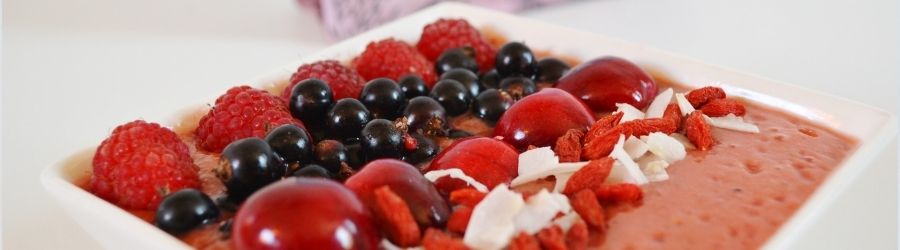 Vegan rood fruit smoothiebowl recept